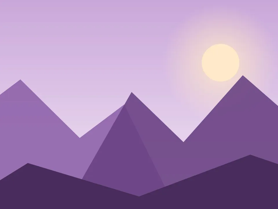 Cielo violeta del anochecer sobre siluetas de montañas